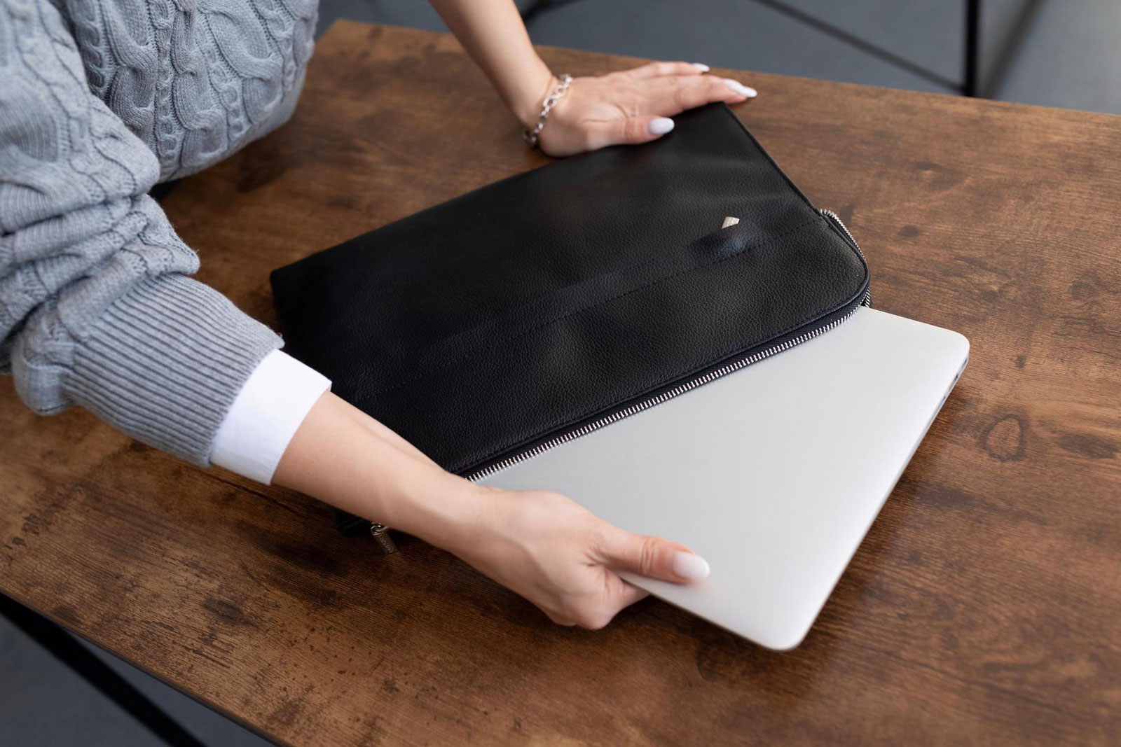 How to Clean Laptop Case: