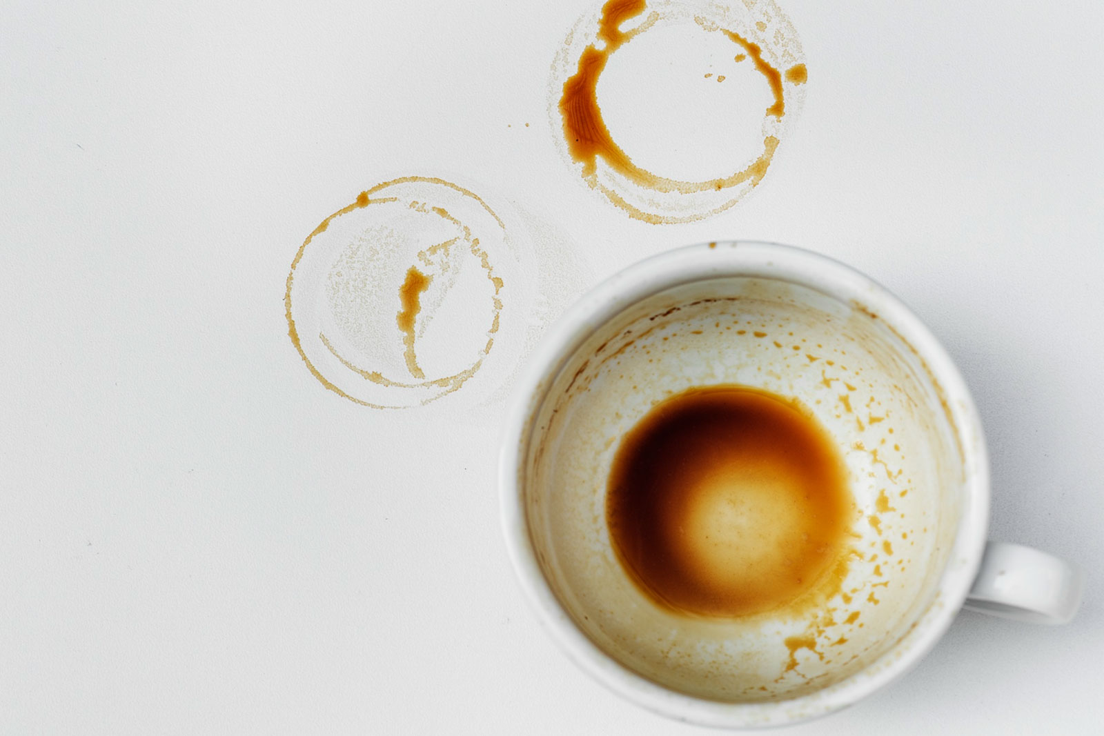 A Coffee Lover's Guide to Removing Coffee Stains from Mugs