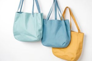 From Beach to Meeting Room: 5 Ways to Style Your Tote